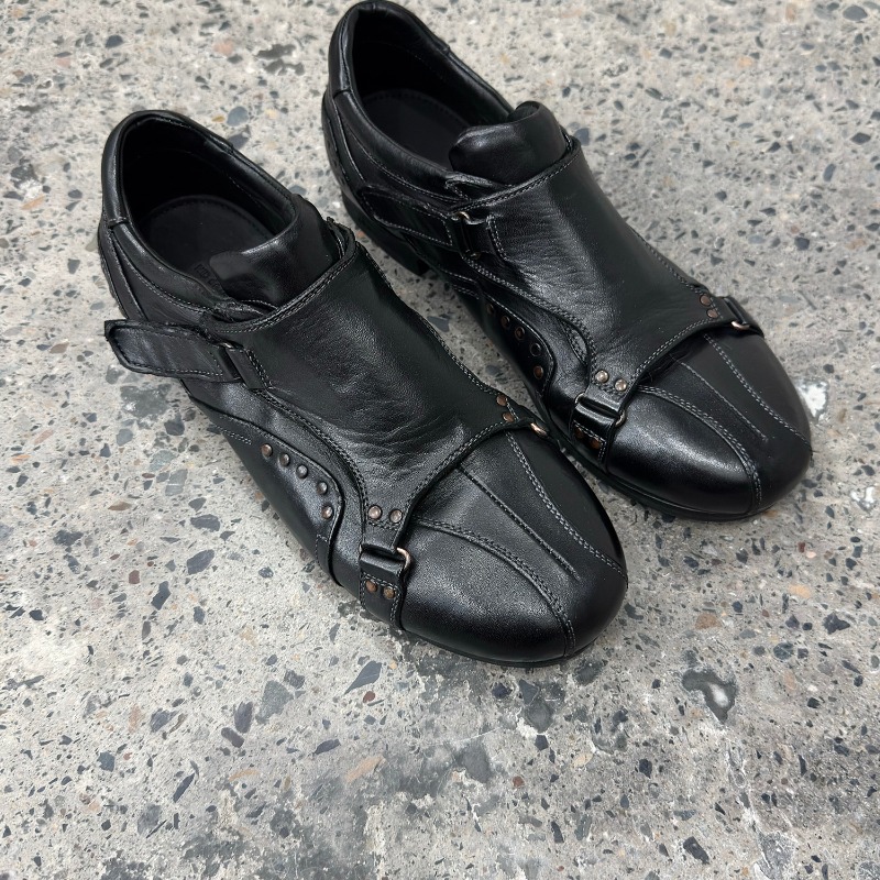 Leatherwork Training - รองเท้าหนังแท้สไตล์วินเทจสำหรับผู้ชาย ตกแต่งหมุดแบบทำมือ หนังม้า ใส่ทำงาน ใส่ลำลอง ใส่เที่ยว
